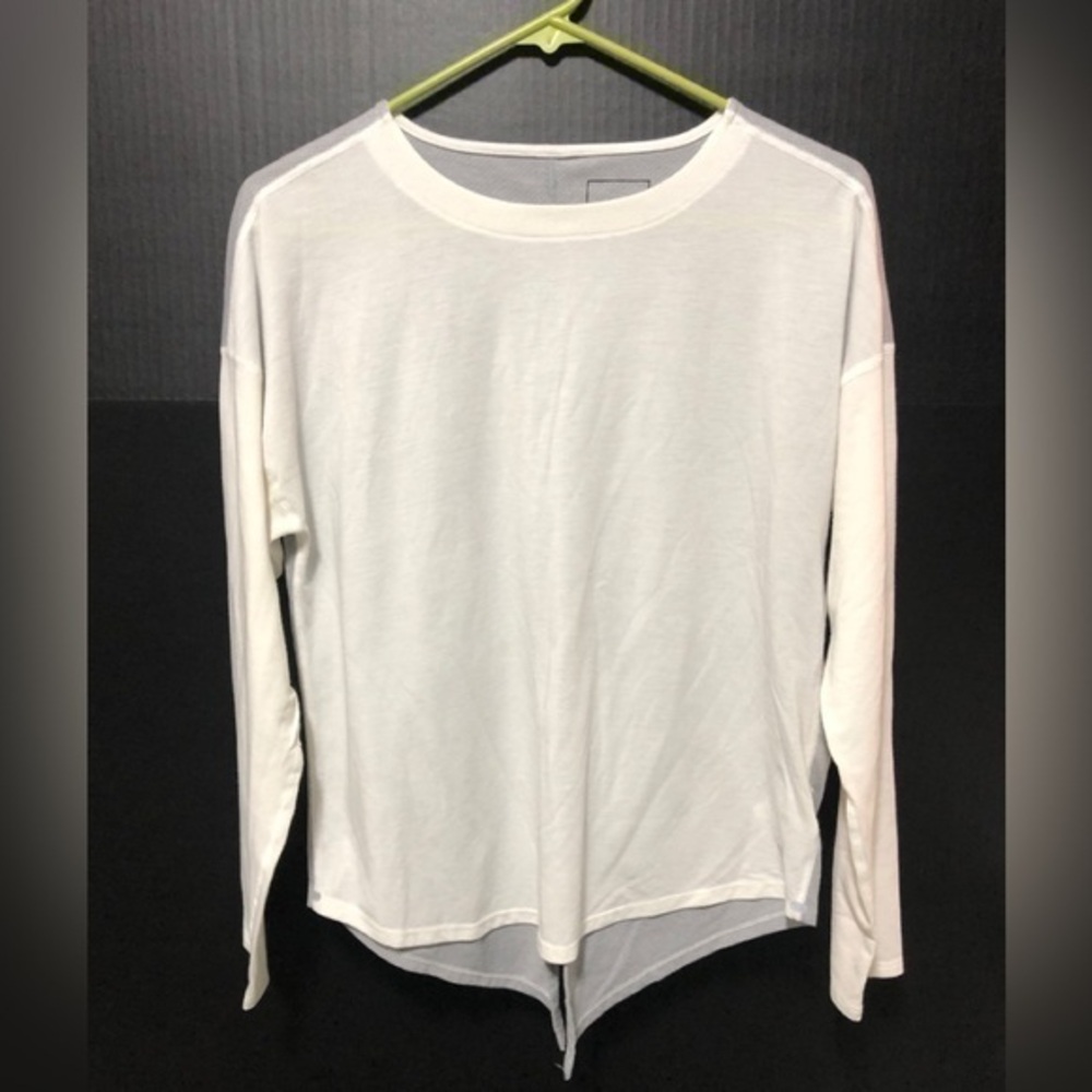 ⛄️North Face White Long Sleeve split low back Top